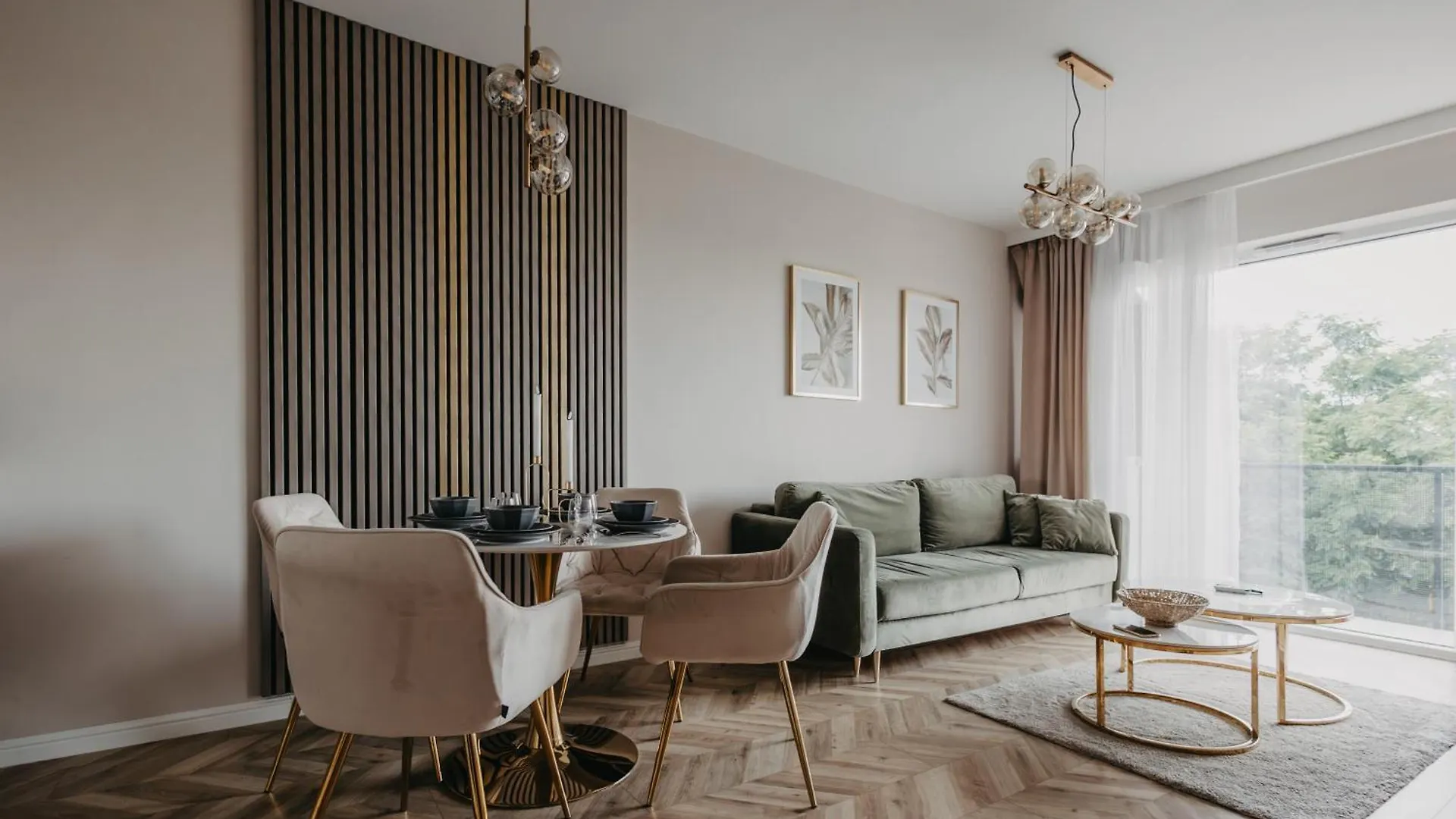 Balcony & Parking, Modern Elegant Apartment! Near Tram Wrocław