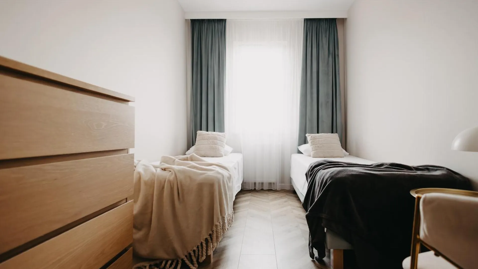 Balcony & Parking, Modern Elegant Apartment! Near Tram Wrocław 0*,  Polen
