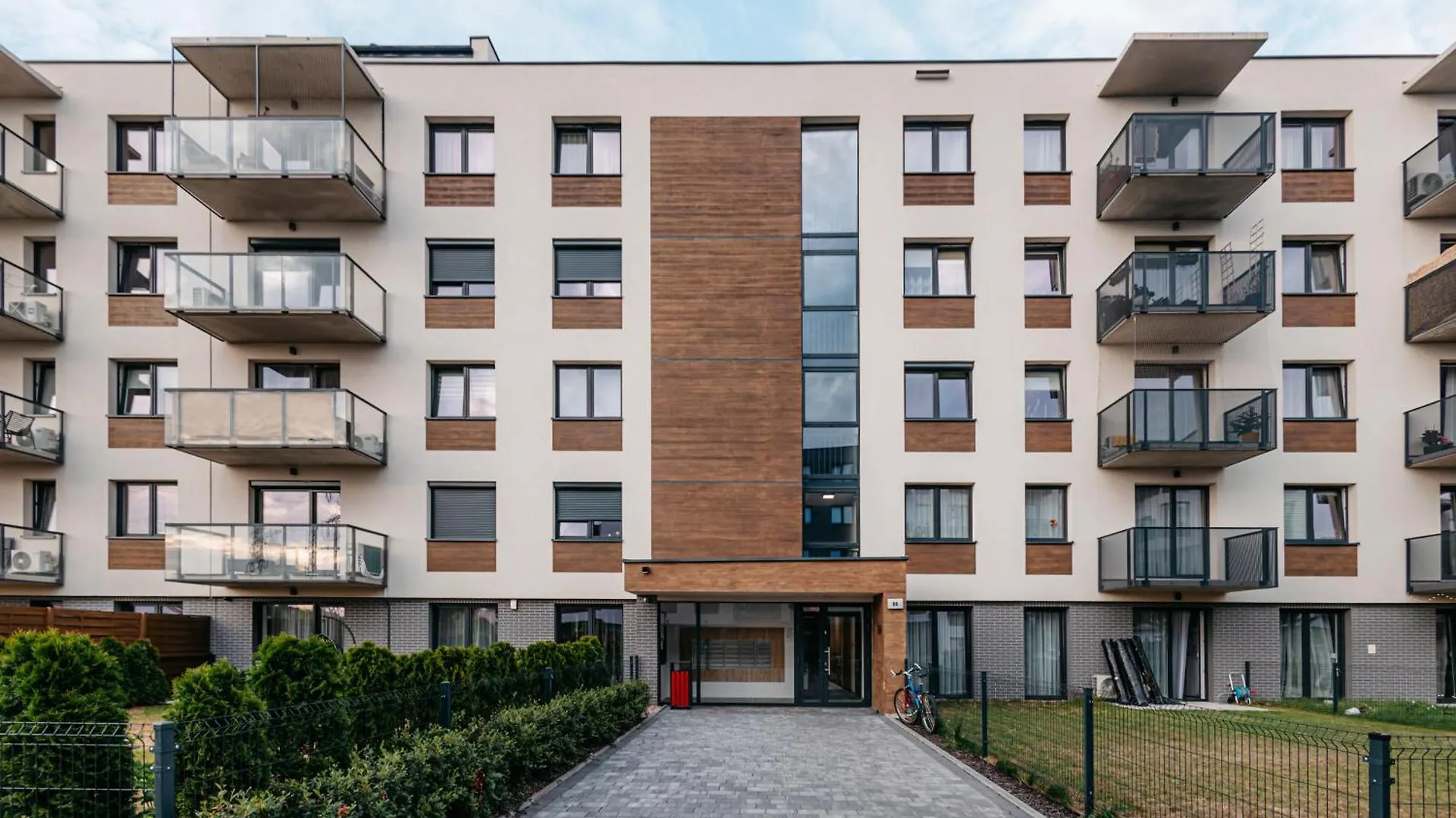 Lejlighed Balcony & Parking, Modern Elegant Apartment! Near Tram Wrocław Polen