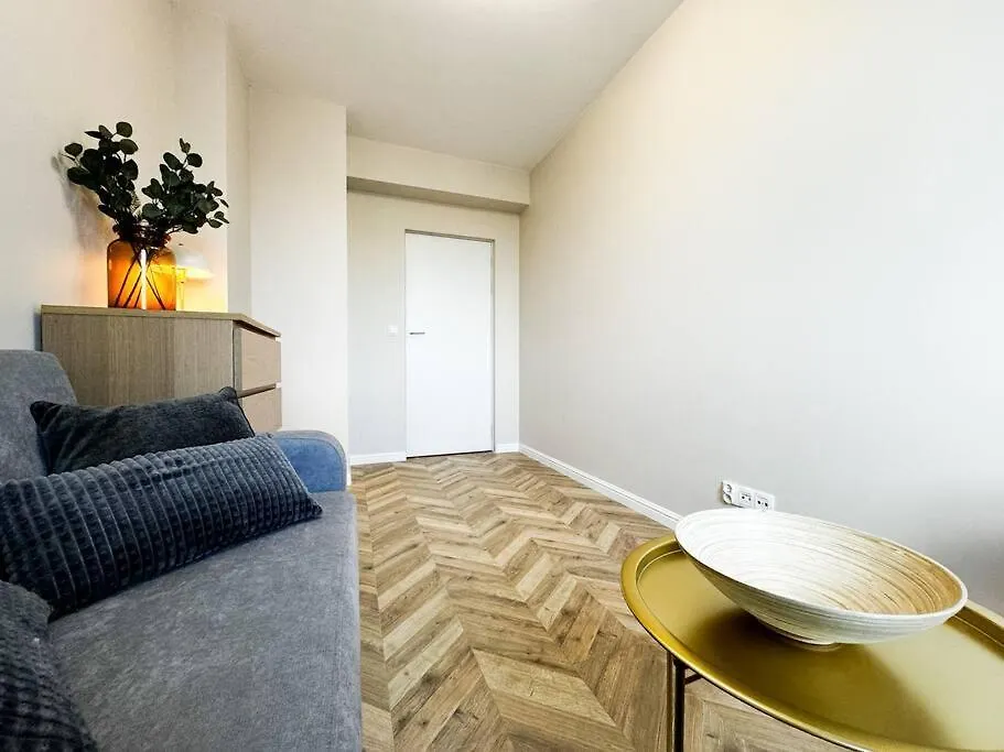 Apartment Balcony & Parking, Modern Elegant Apartment! Near Tram Breslau