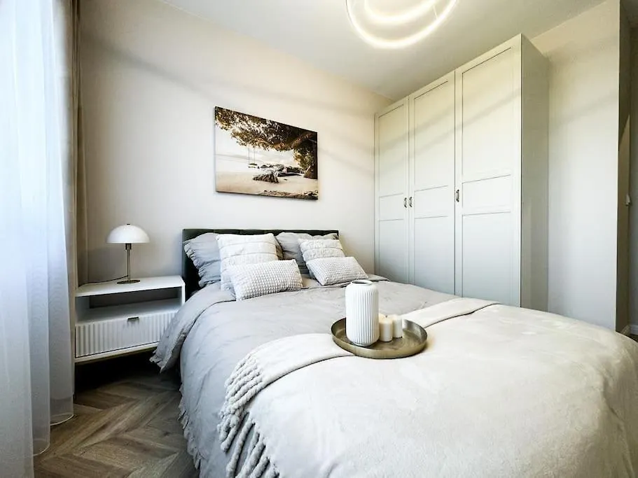 Apartment Balcony & Parking, Modern Elegant Apartment! Near Tram Breslau Polen