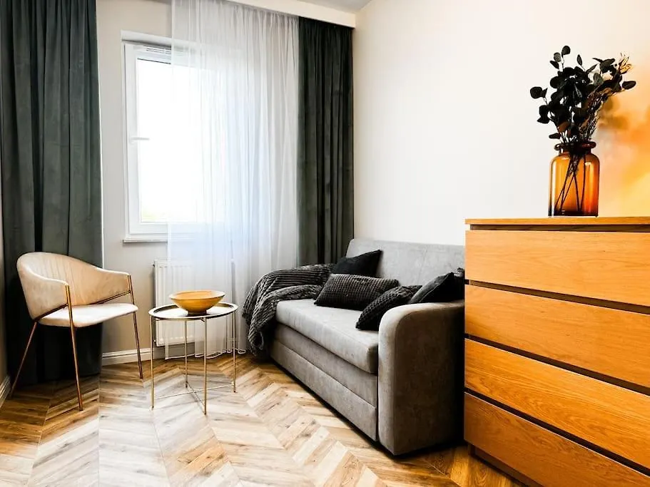 Balcony & Parking, Modern Elegant Apartment! Near Tram Breslau Polen