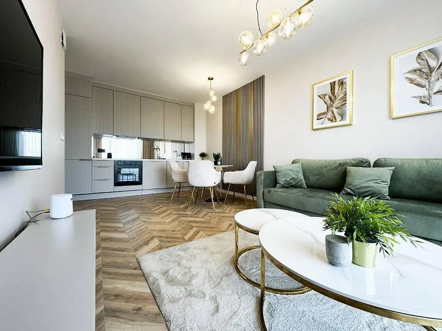 Balcony & Parking, Modern Elegant Apartment! Near Tram Breslau Polen
