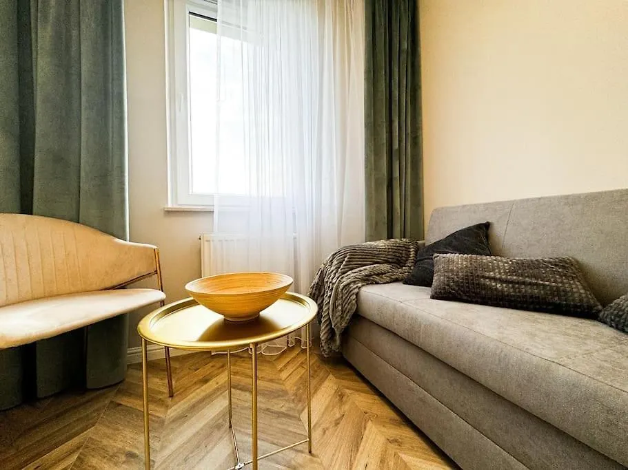 Balcony & Parking, Modern Elegant Apartment! Near Tram Breslau Apartment